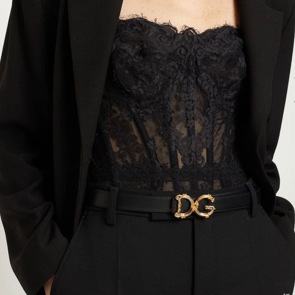 2.5CM DG ICONIC BAROQUE LEATHER BELT . Used one time to my birthday party.